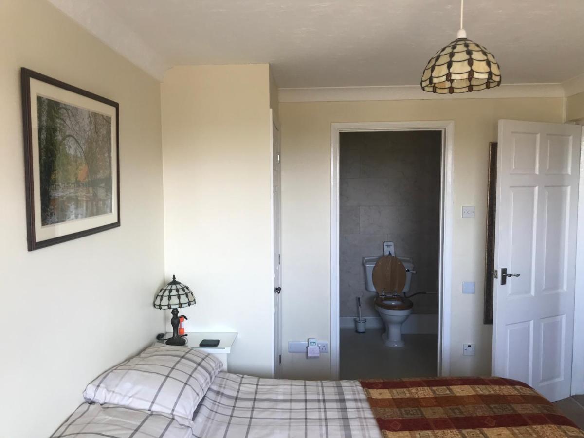 Stoke House Bed And Breakfast Стоук Ривэс Экстерьер фото